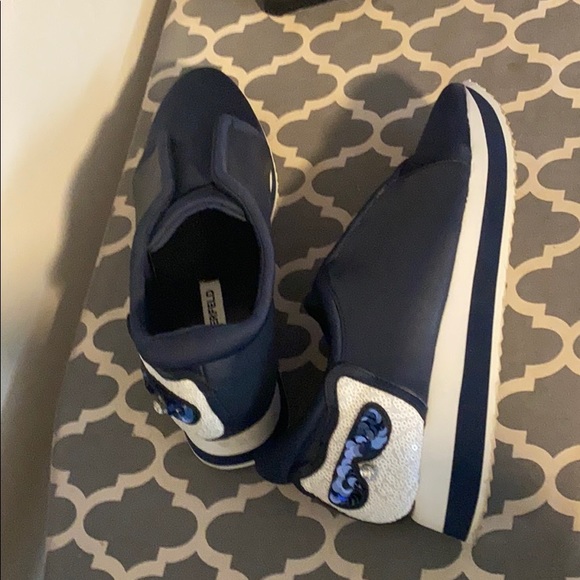 Worn once Jeri Slip on by Karl Lagerfeld - Picture 4 of 6